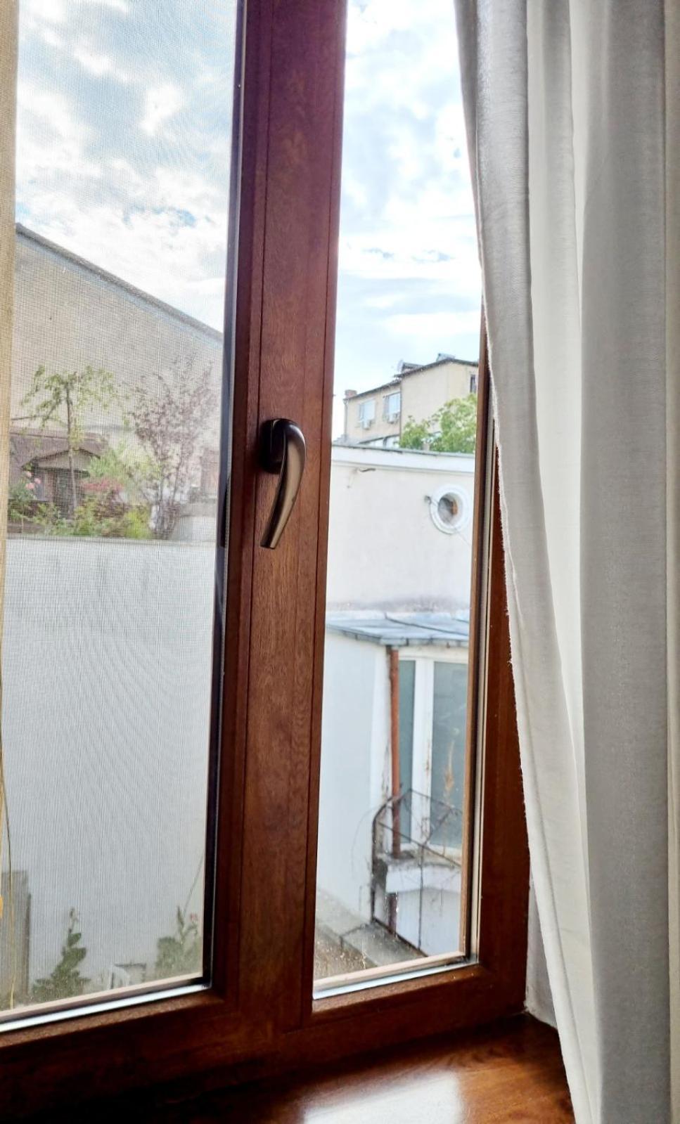 Cozy Apartment Near City Center Bucureşti Ngoại thất bức ảnh